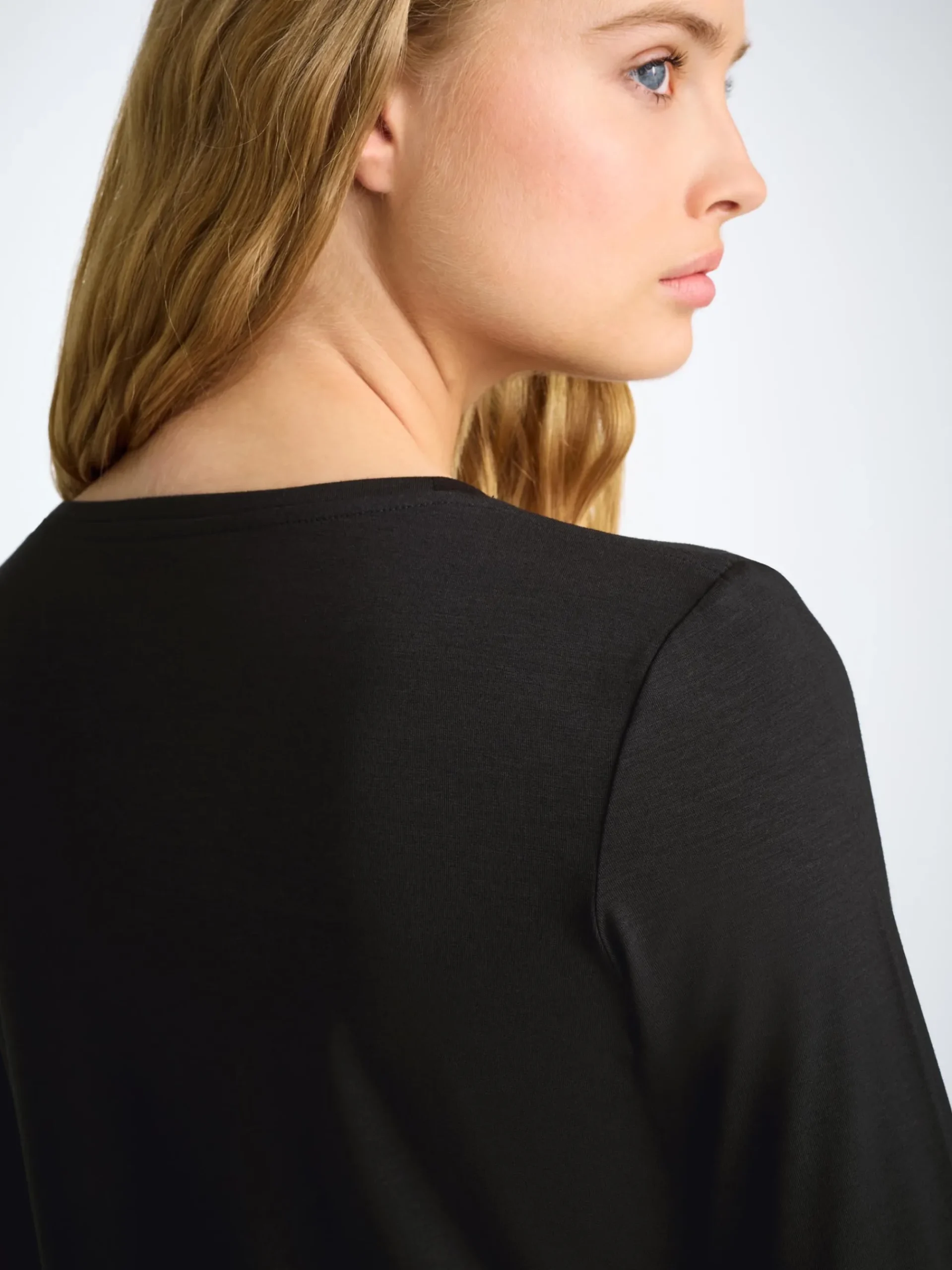 long-sleeve-t-shirt-ZhBgFfBi-5.webp Derek Rose Long Sleeve T-Shirts|View All>Long Sleeve T-Shirt Black