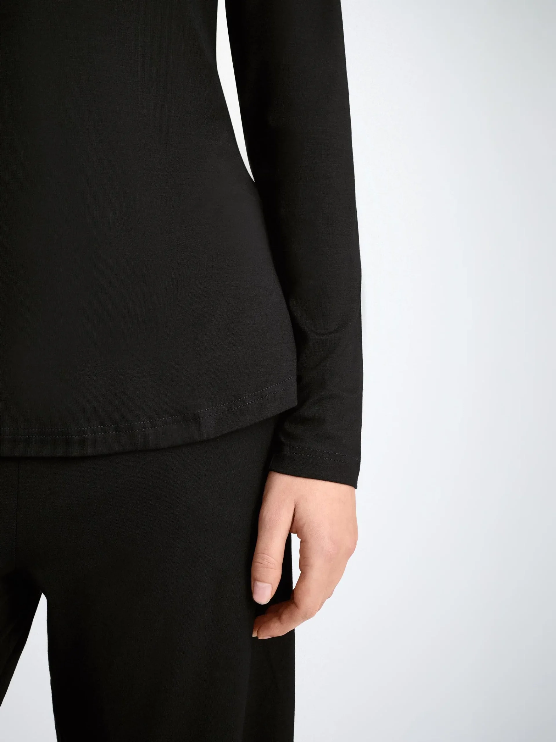 long-sleeve-t-shirt-ZhBgFfBi-6.webp Derek Rose Long Sleeve T-Shirts|View All>Long Sleeve T-Shirt Black