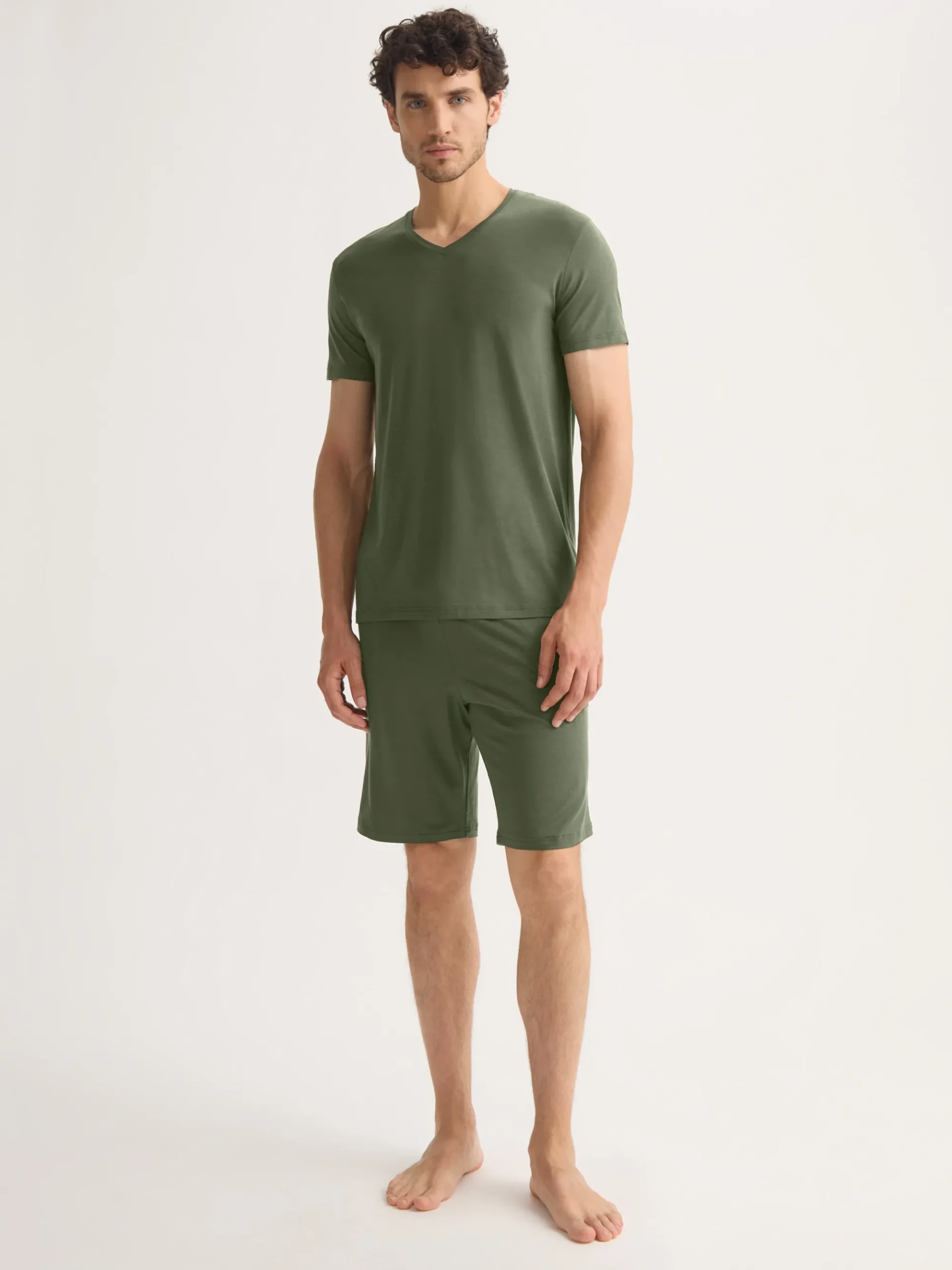 lounge-shorts-dRZdYMiu-1.webp Derek Rose Lounge Trousers & Shorts|View All>Lounge Shorts Evergreen