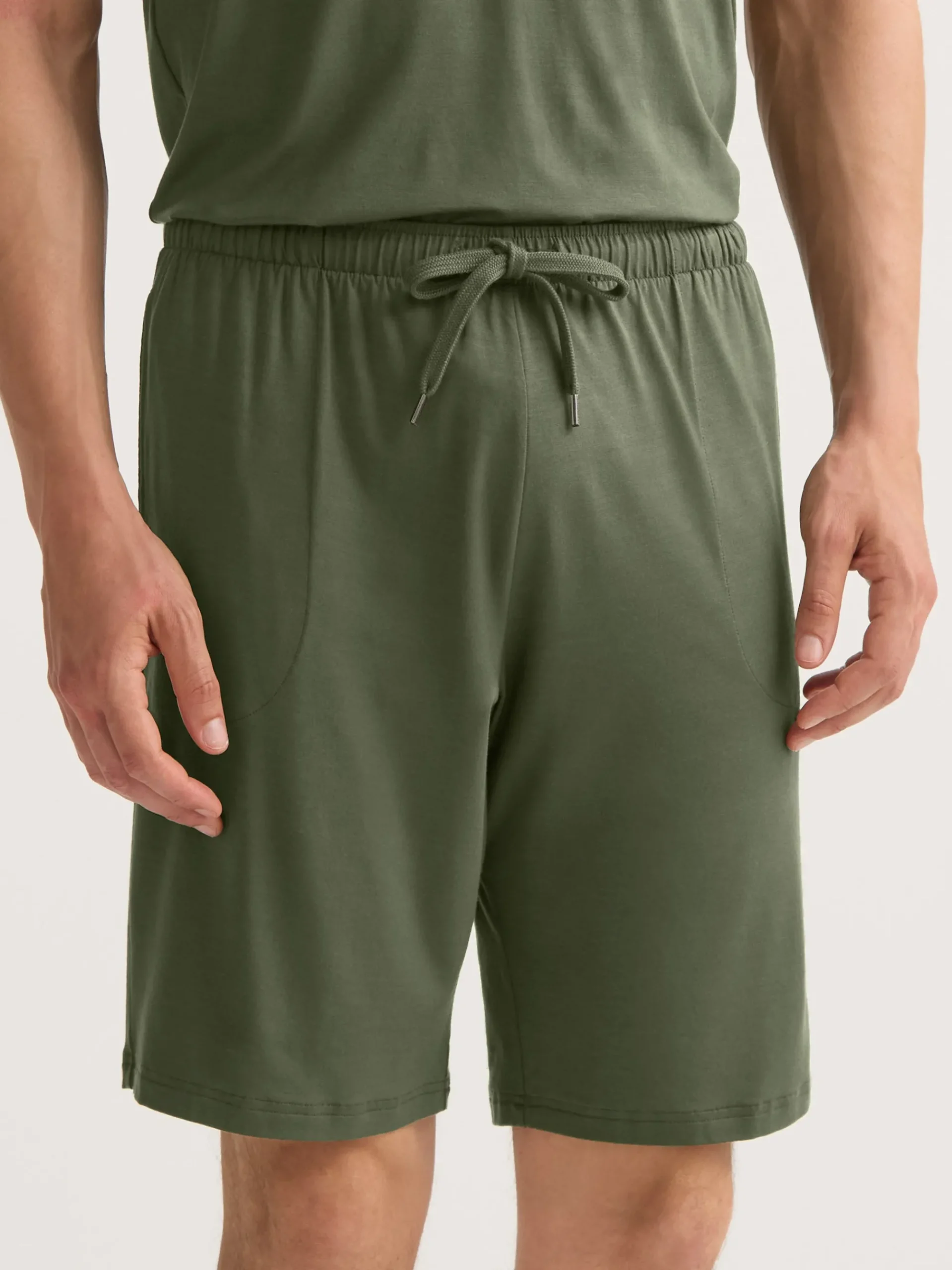lounge-shorts-dRZdYMiu-3.webp Derek Rose Lounge Trousers & Shorts|View All>Lounge Shorts Evergreen