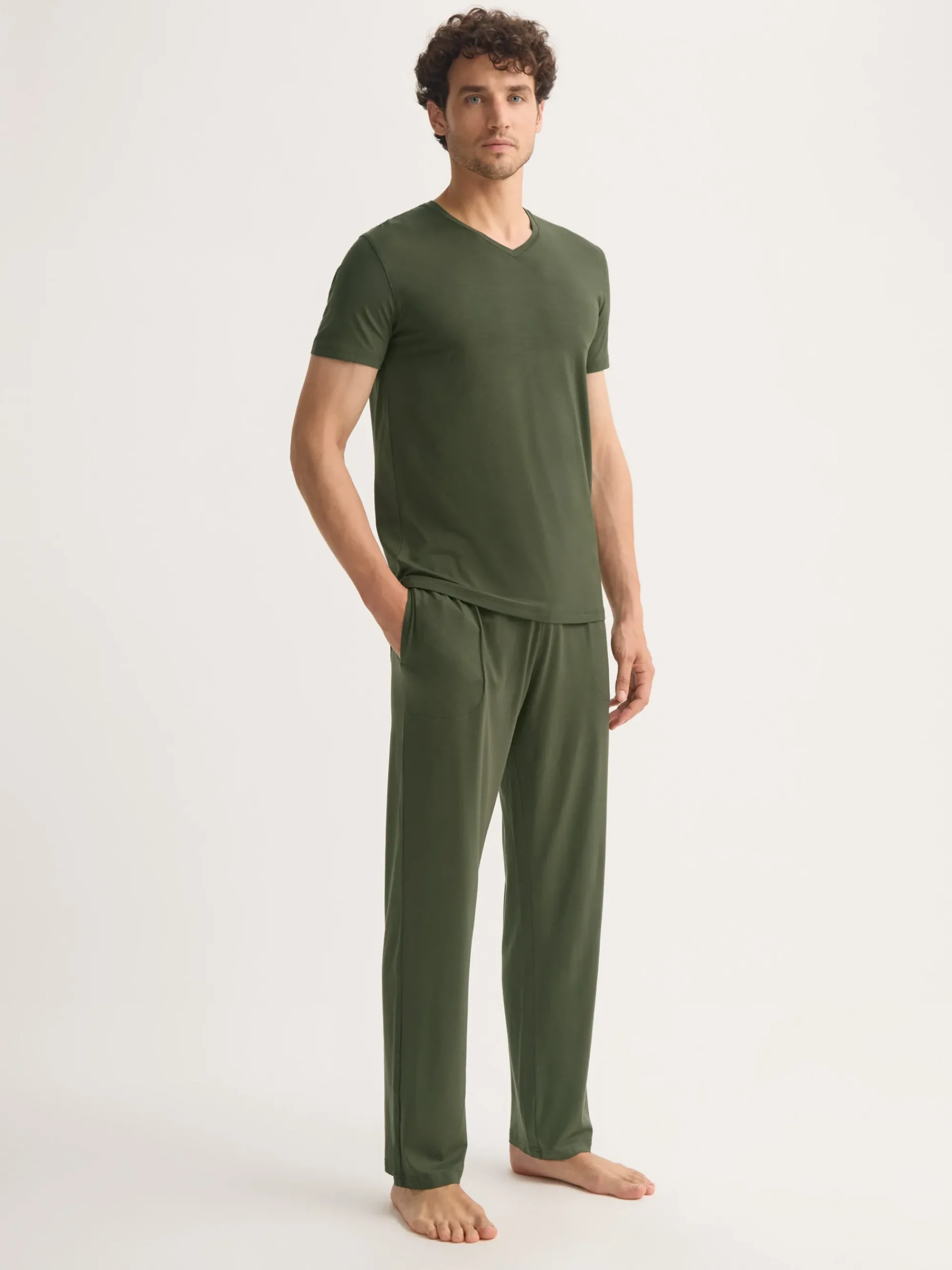 lounge-trousers-cLsVOvDD-1.webp Derek Rose Lounge Trousers & Shorts|View All>Lounge Trousers Evergreen