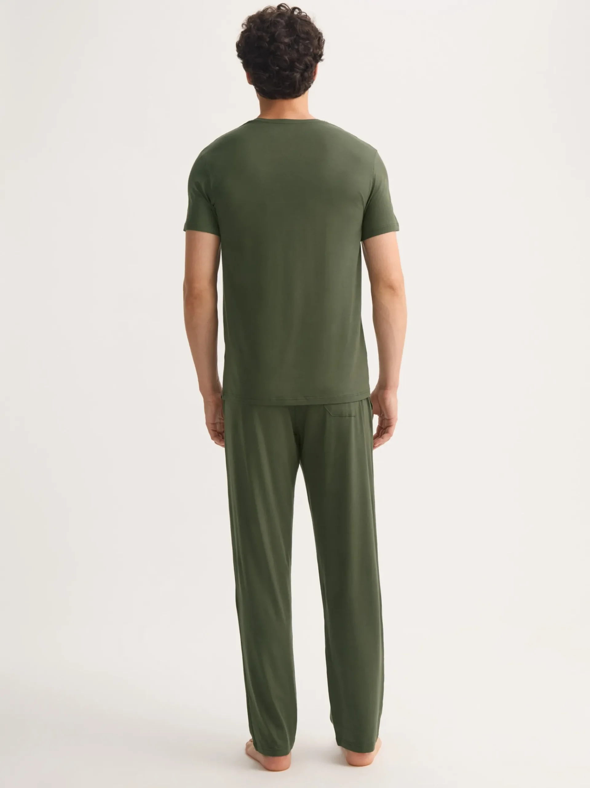 lounge-trousers-cLsVOvDD-2.webp Derek Rose Lounge Trousers & Shorts|View All>Lounge Trousers Evergreen