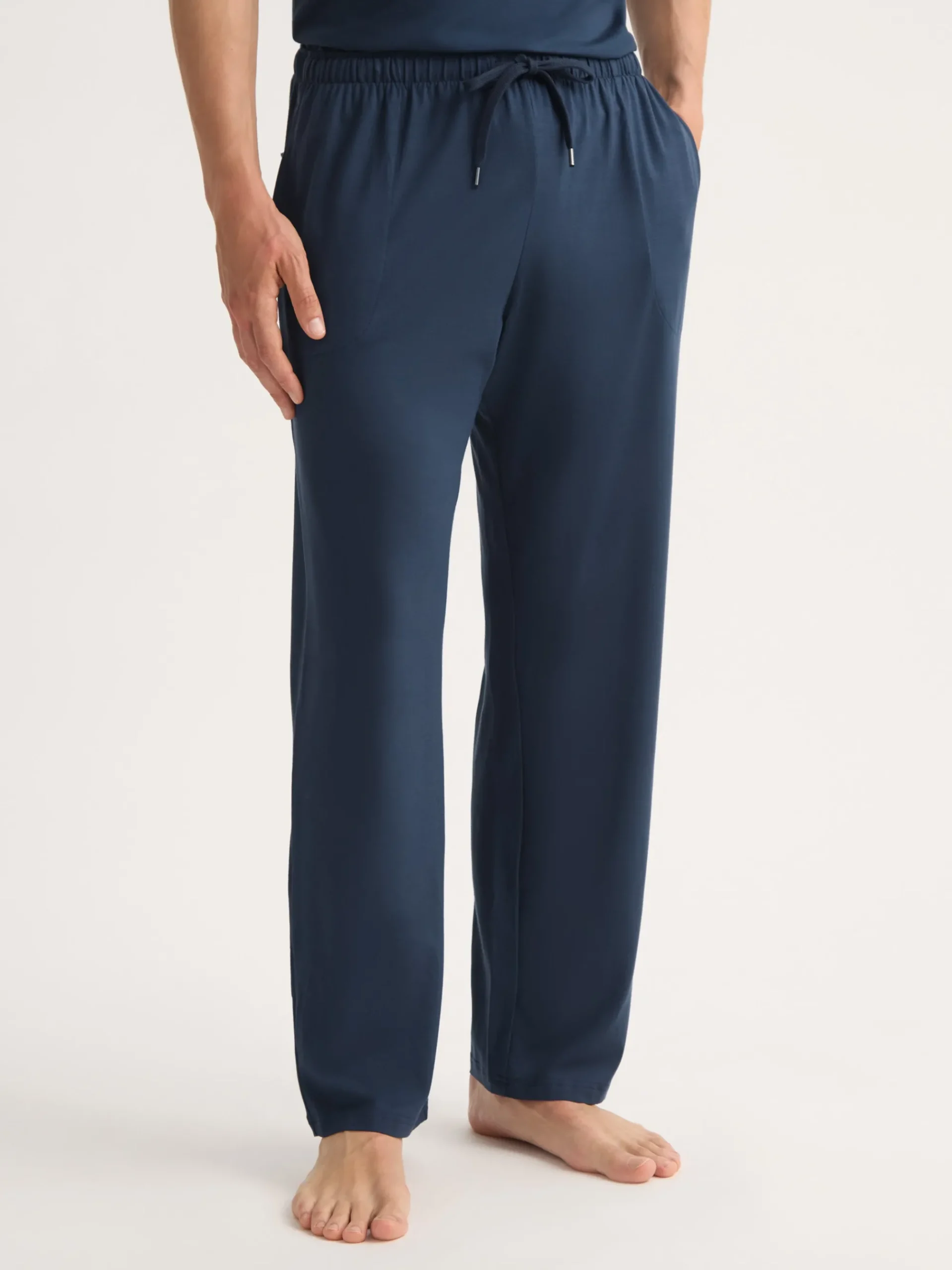 lounge-trousers-tzJVBiHZ-6.webp Derek Rose Lounge Trousers & Shorts|View All>Lounge Trousers Navy Blue