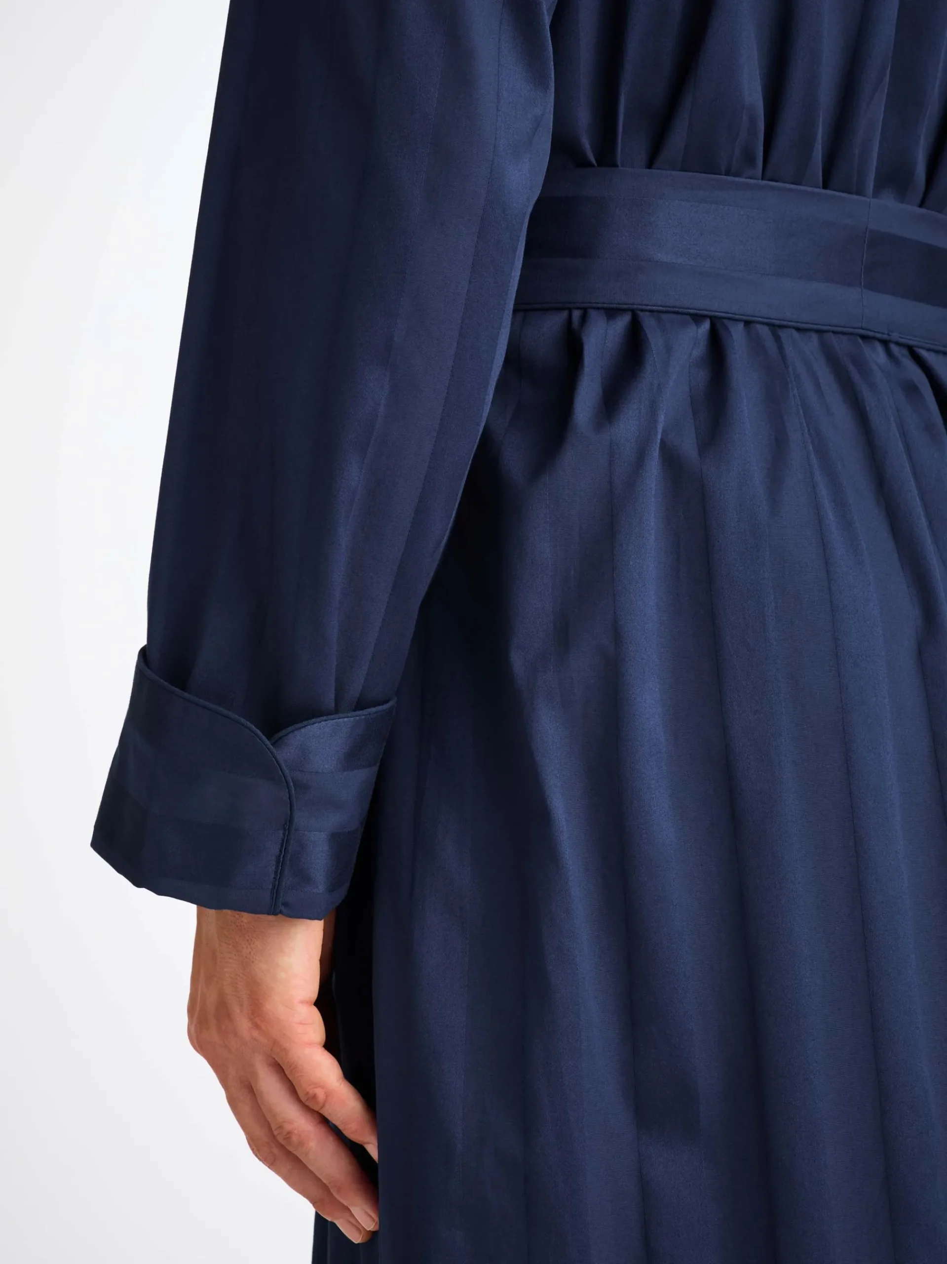 mens-dressing-gown-lKlxlgNH-6.webp Derek Rose Gowns & Robes|View All>Men’s Dressing Gown Navy Blue