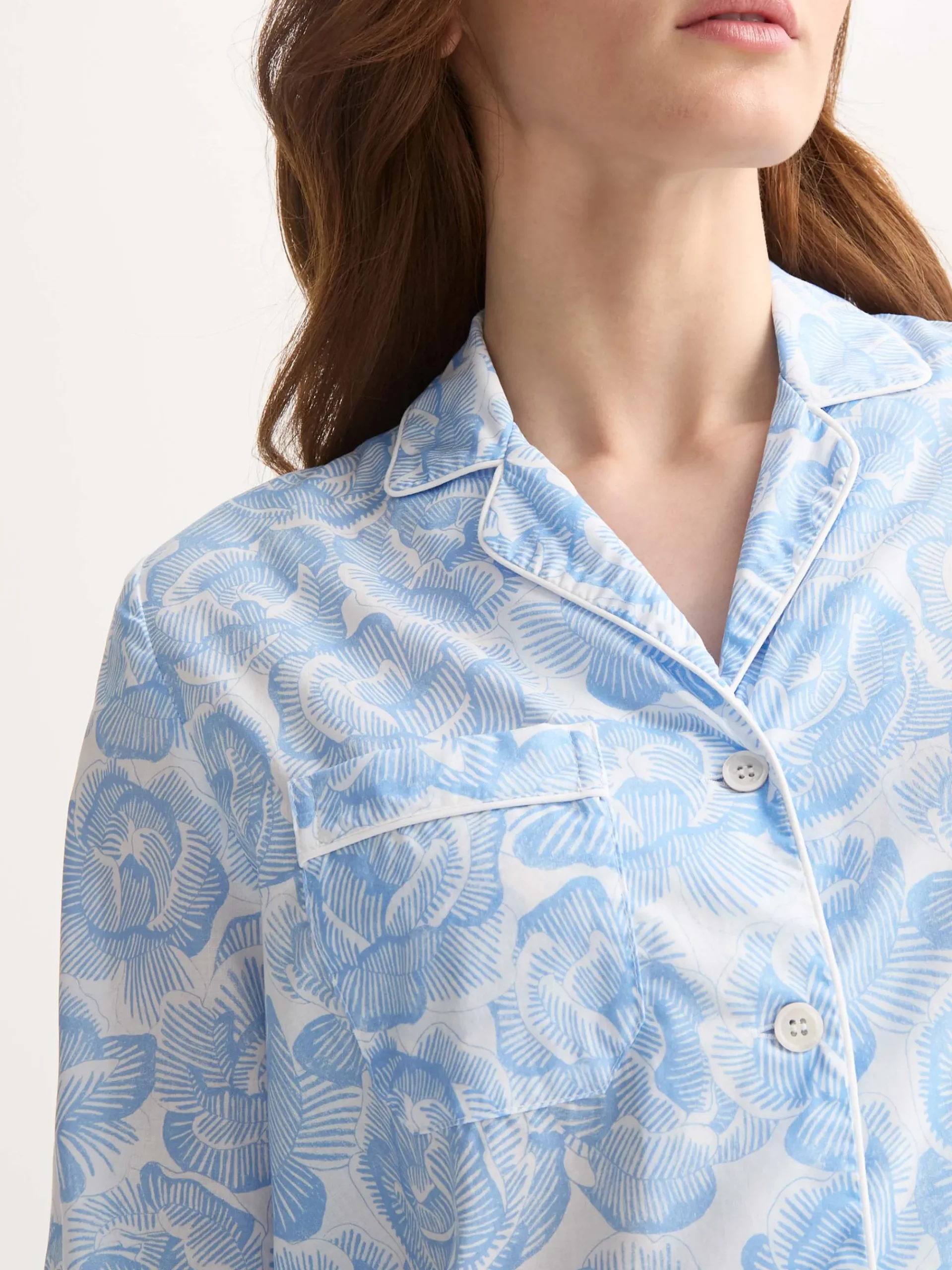 pyjamas-MXvCKxik-3.webp Derek Rose Lightweight Pyjamas|View All>Pyjamas Light Blue & White