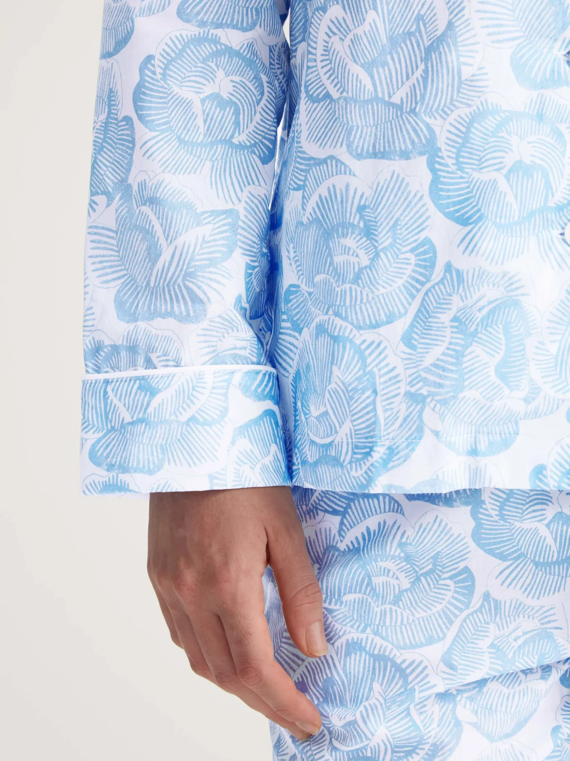 pyjamas-MXvCKxik-4.webp Derek Rose Lightweight Pyjamas|View All>Pyjamas Light Blue & White