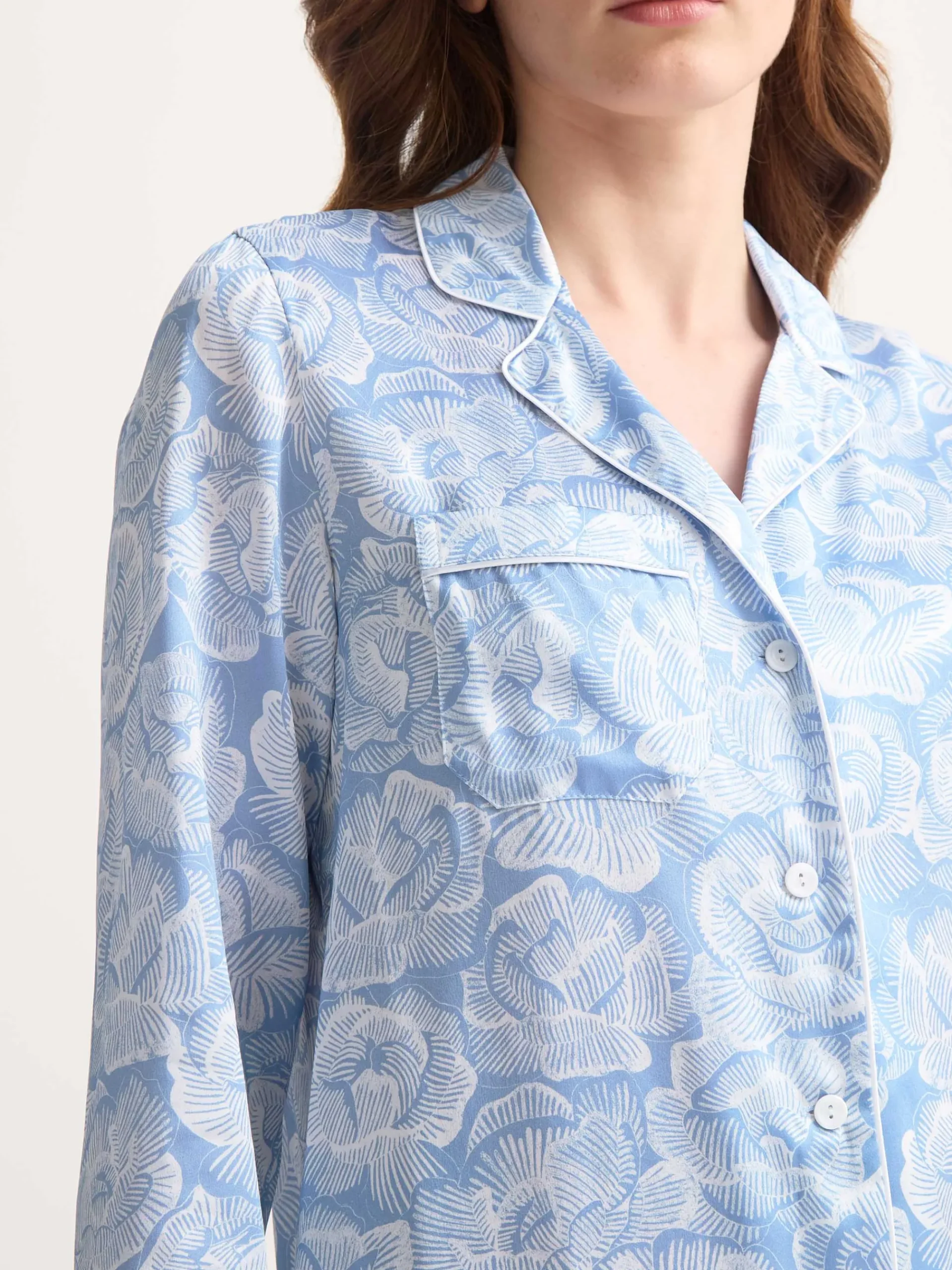 silk-pyjamas-eBTDwReo-3.webp Derek Rose Lightweight Pyjamas|View All>Silk Pyjamas Light Blue & White