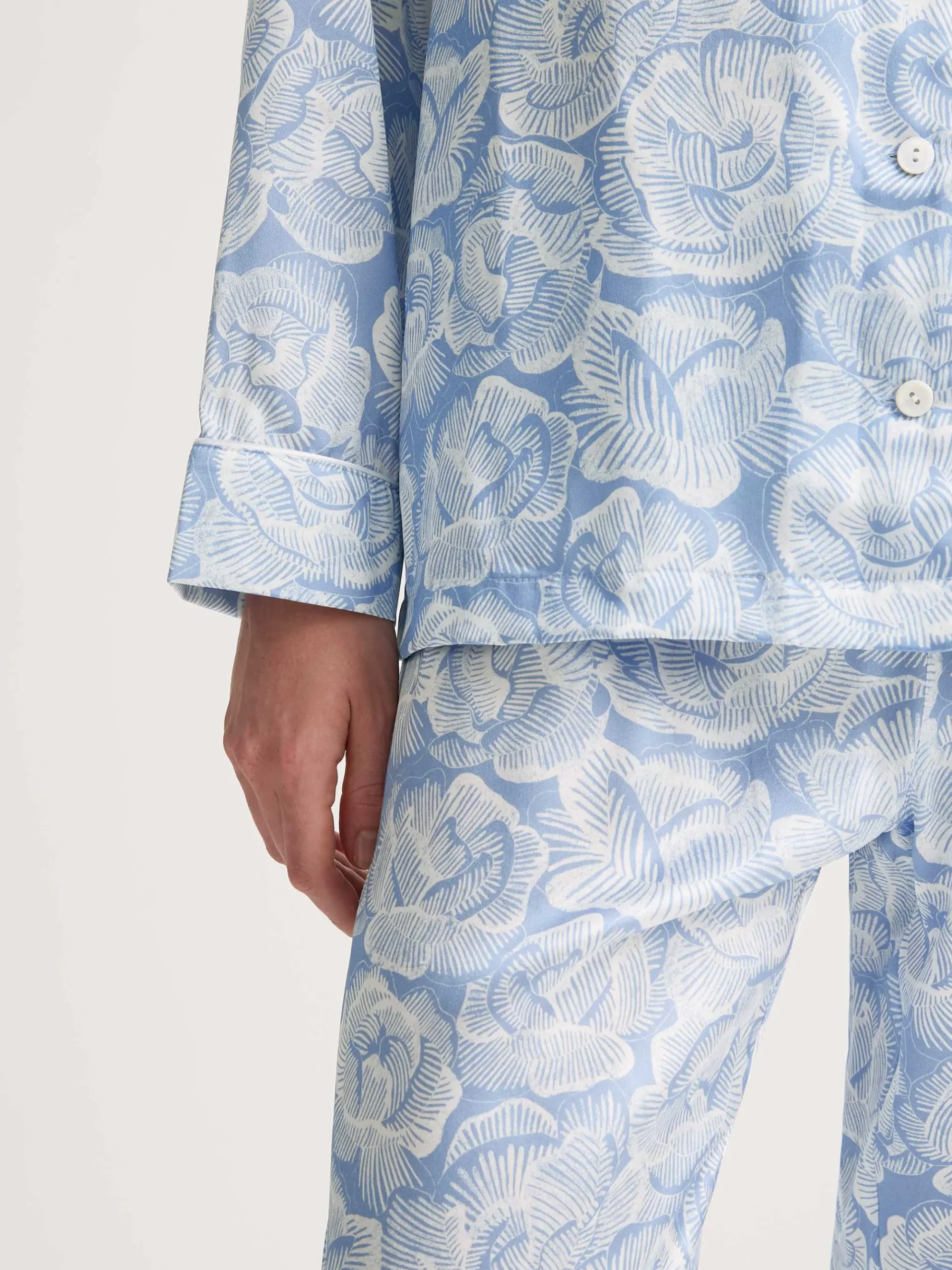 silk-pyjamas-eBTDwReo-4.webp Derek Rose Lightweight Pyjamas|View All>Silk Pyjamas Light Blue & White
