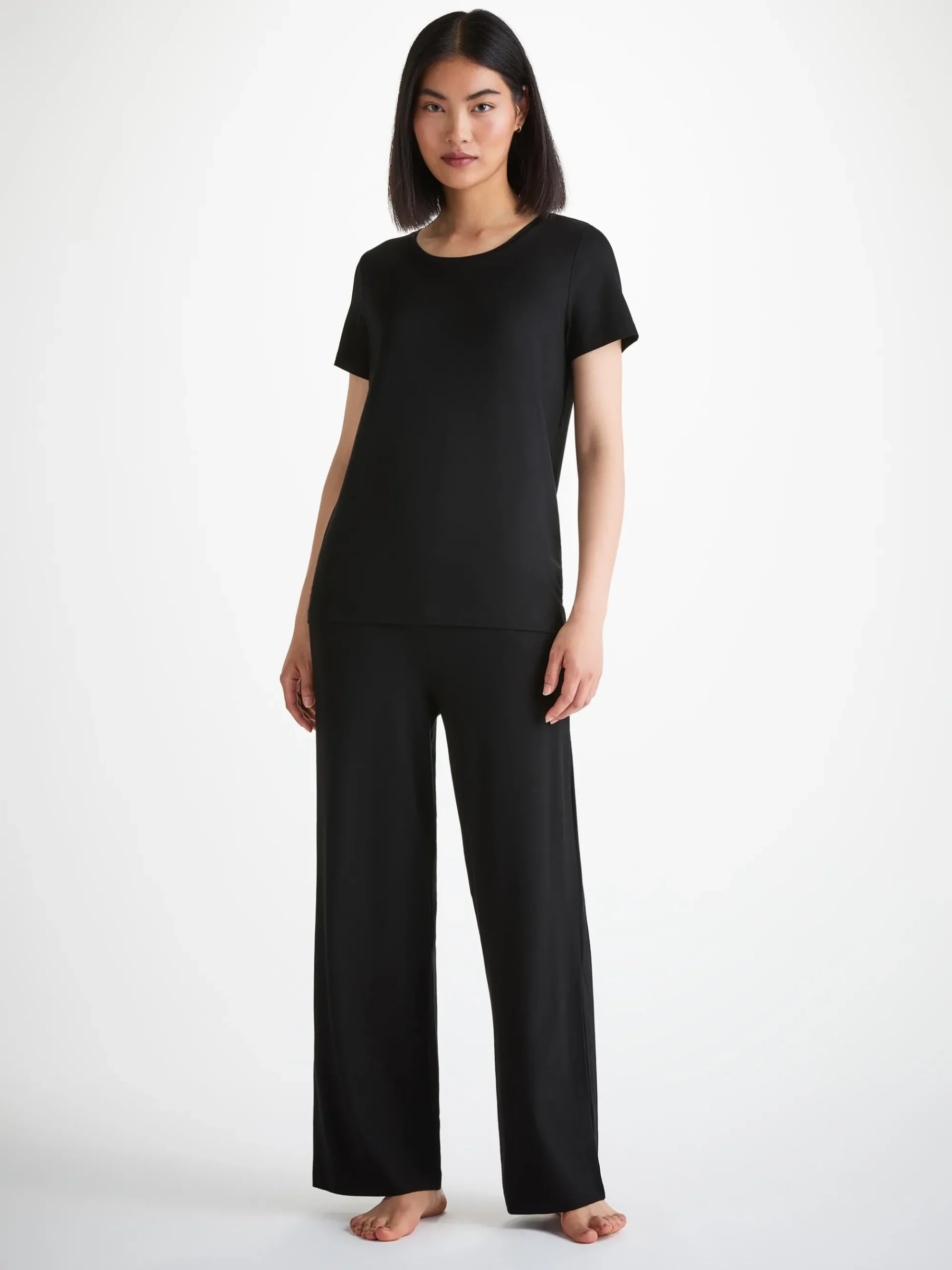 t-shirt-and-lounge-trousers-se-sYKZWyNg-0.webp Derek Rose Sets|View All>T-Shirt And Lounge Trousers Set Black