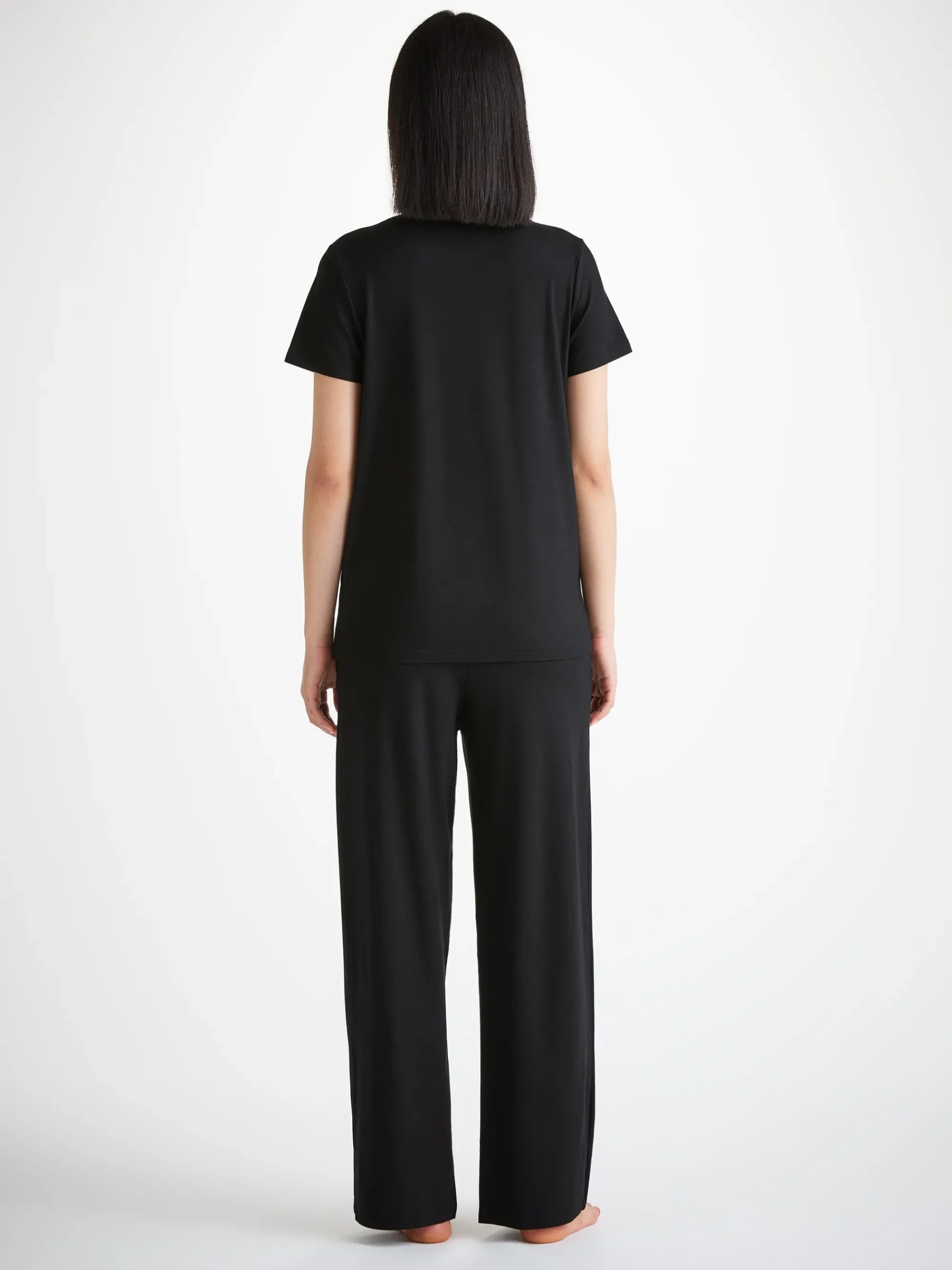 t-shirt-and-lounge-trousers-se-sYKZWyNg-1.webp Derek Rose Sets|View All>T-Shirt And Lounge Trousers Set Black