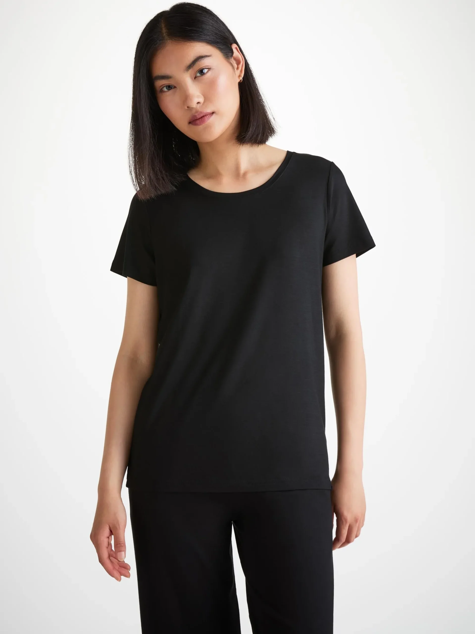 t-shirt-and-lounge-trousers-se-sYKZWyNg-2.webp Derek Rose Sets|View All>T-Shirt And Lounge Trousers Set Black