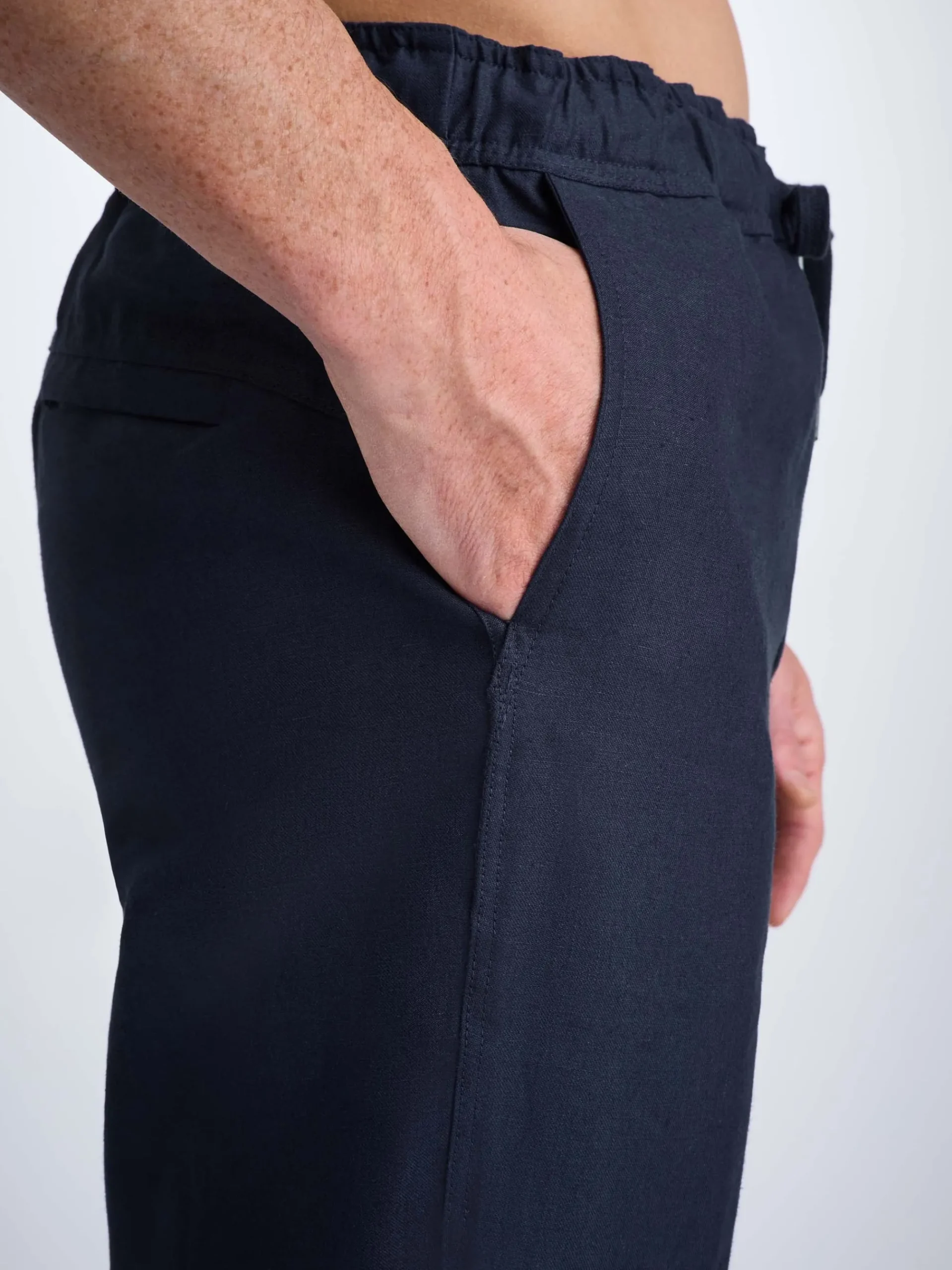 trousers-djbbZxzK-6.webp Derek Rose Resort Wear|View All>Trousers Navy Blue