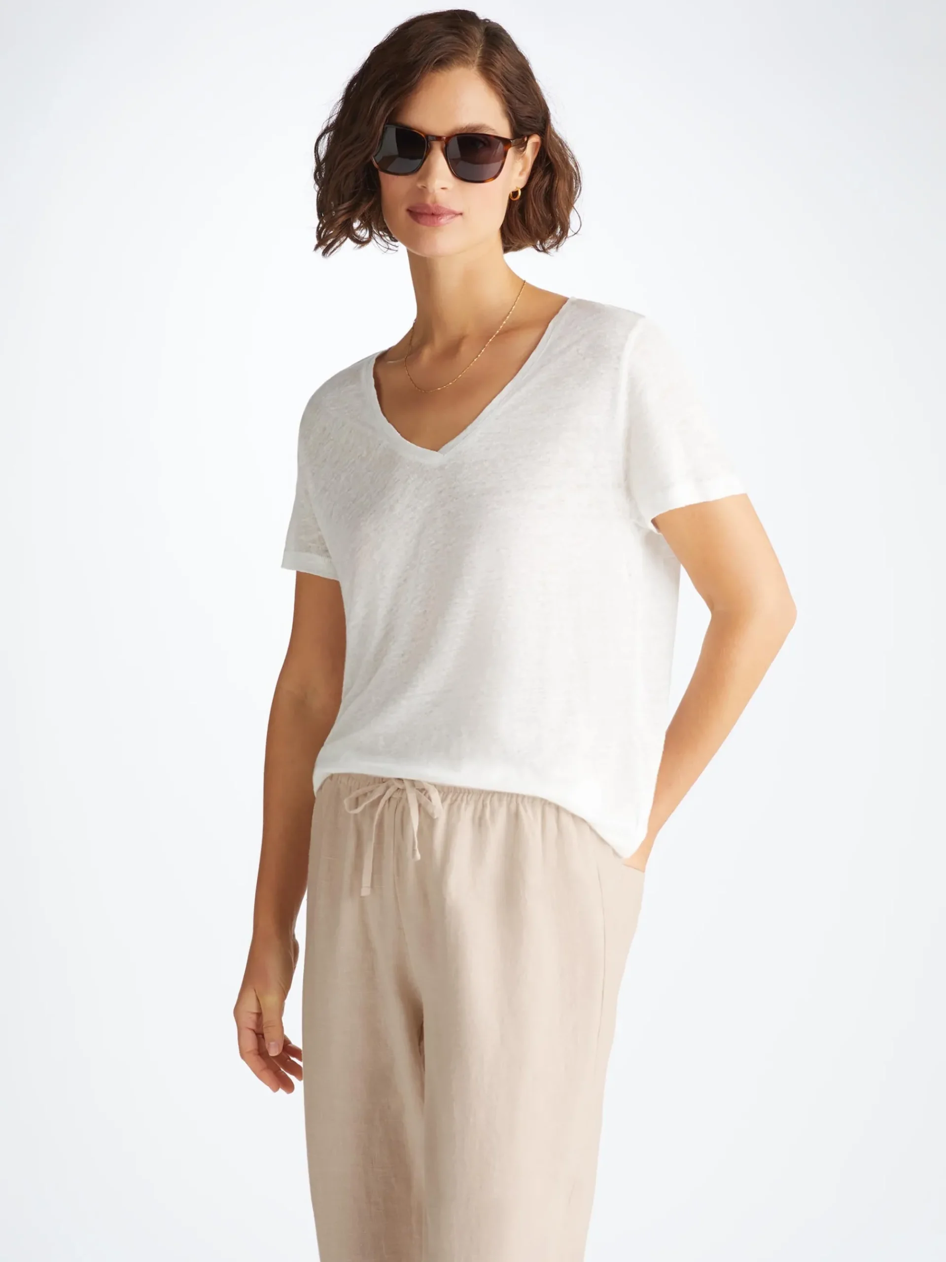 trousers-mMjDLmXt-2.webp Derek Rose Resort Wear|View All>Trousers Sand