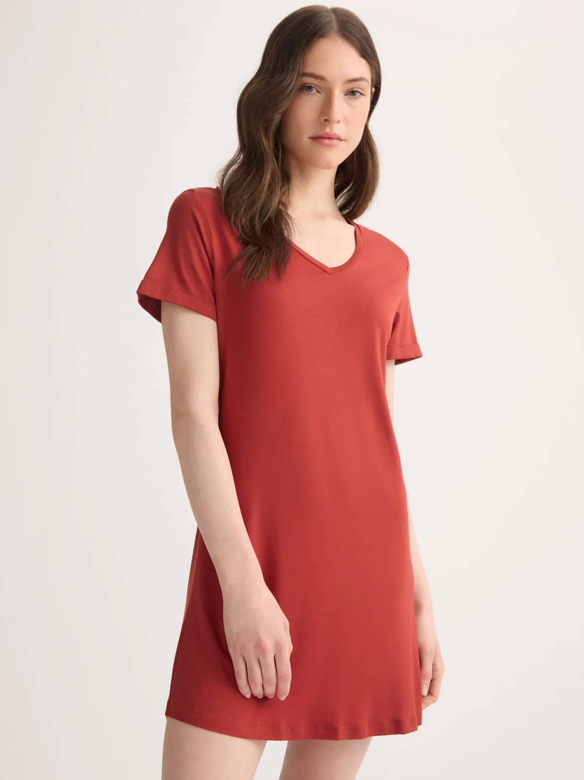 v-neck-sleep-t-shirt-cWKjlpZs-2.webp Derek Rose Mid Weight Pyjamas|View All>V-Neck Sleep T-Shirt Rose Red