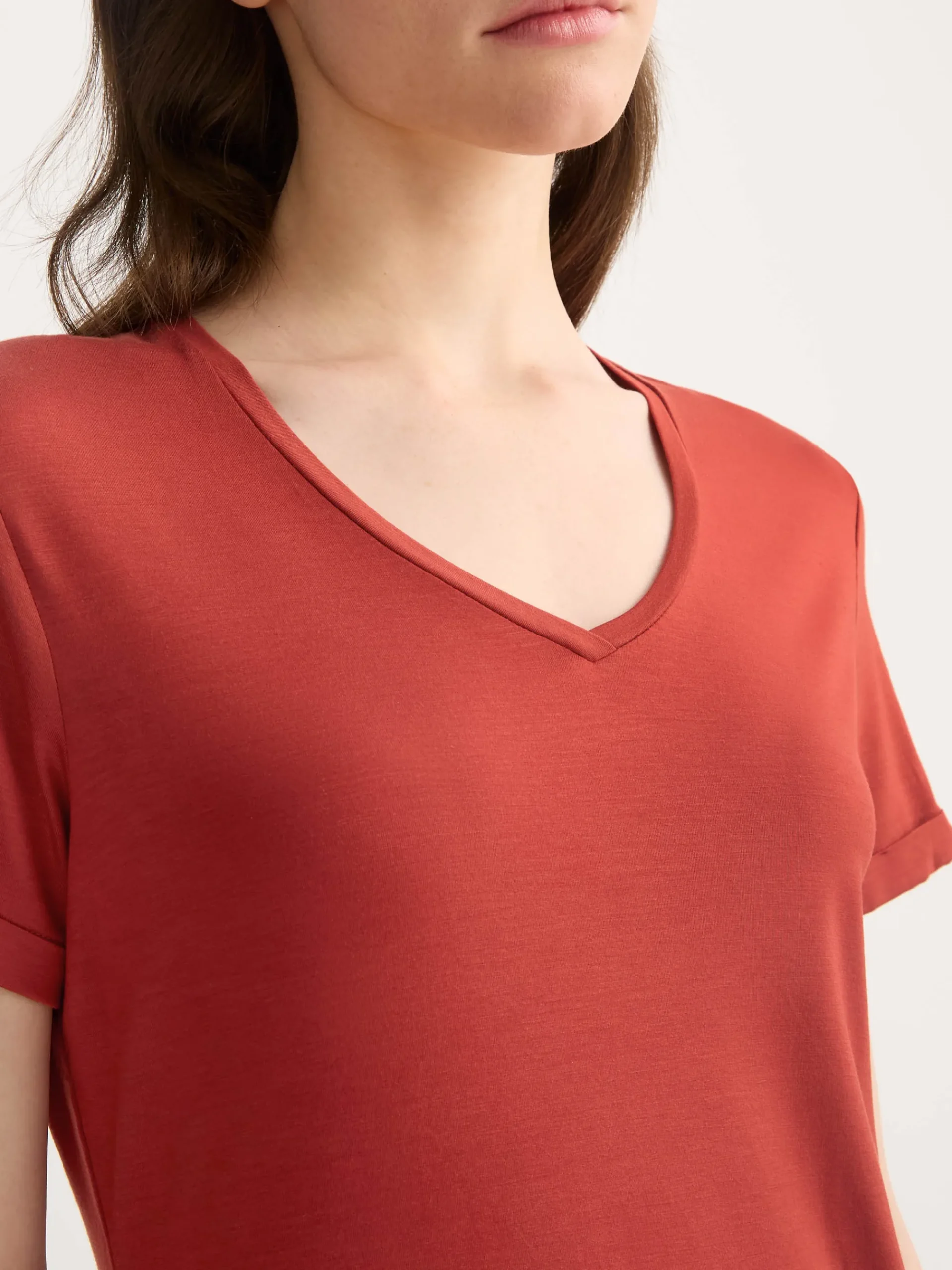 v-neck-sleep-t-shirt-cWKjlpZs-3.webp Derek Rose Mid Weight Pyjamas|View All>V-Neck Sleep T-Shirt Rose Red