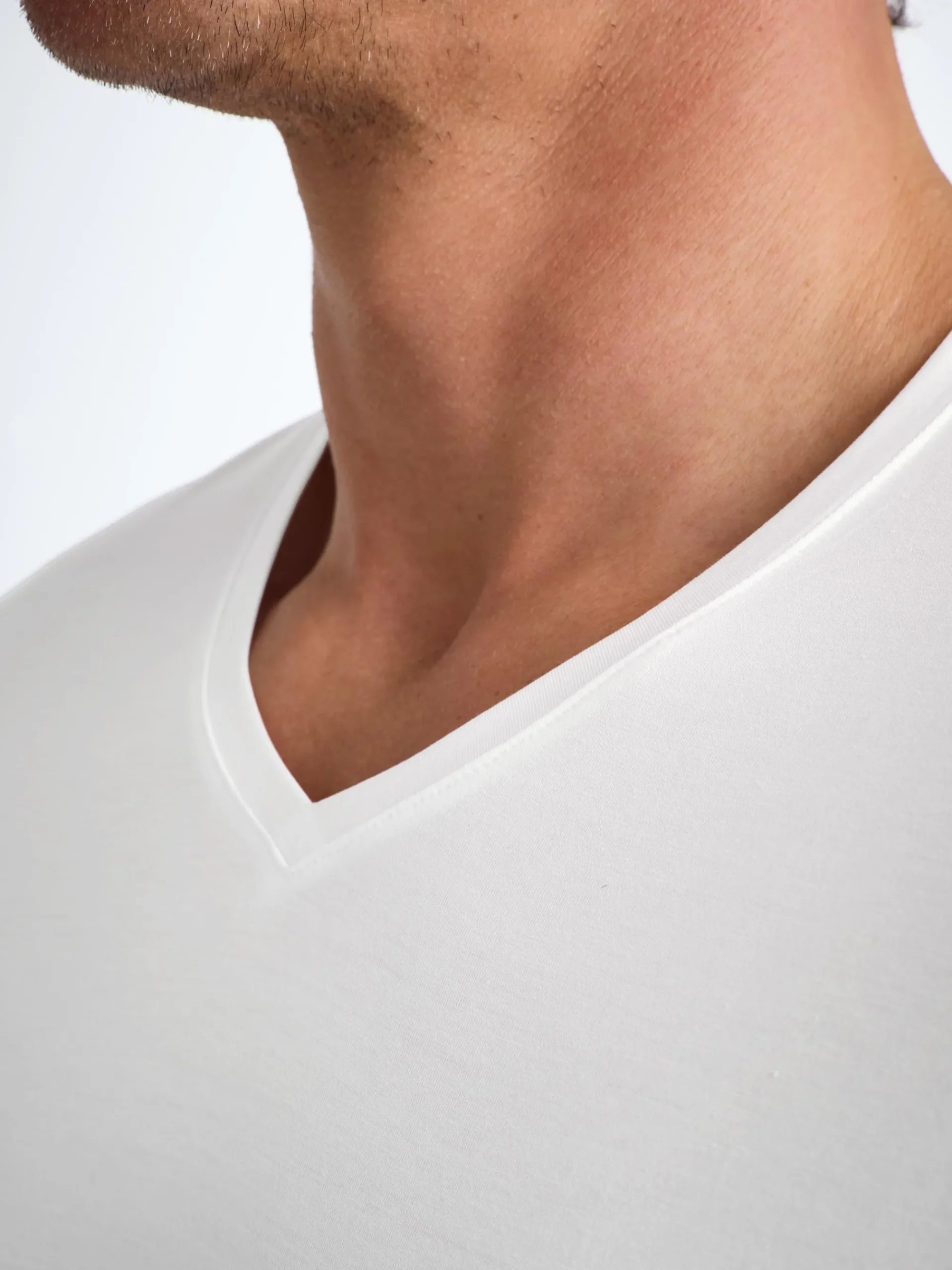 v-neck-t-shirt-HLEhceHY-5.webp Derek Rose V-Neck T-Shirts|View All>V-Neck T-Shirt White