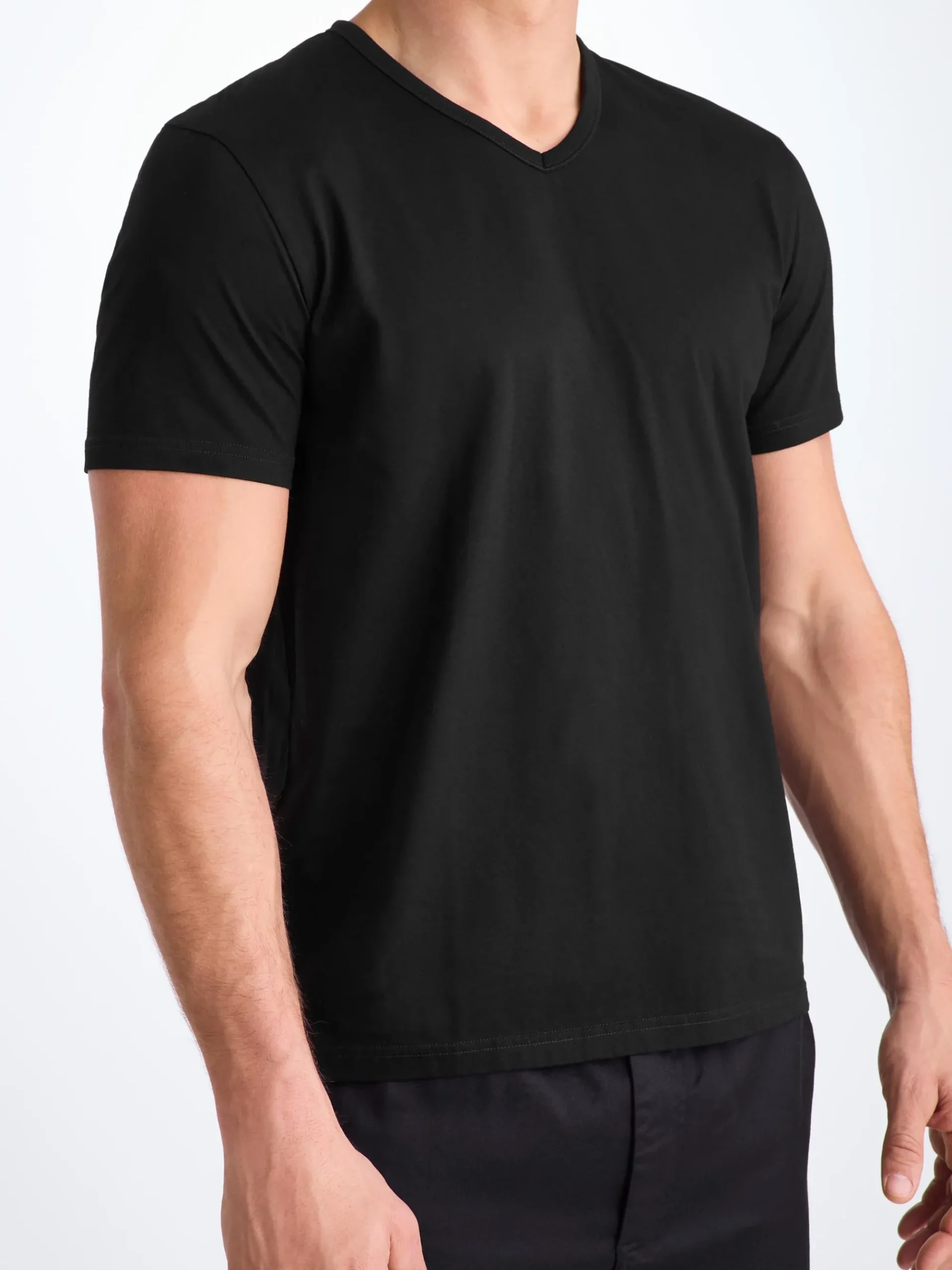 v-neck-t-shirt-vEoGPylN-6.webp Derek Rose Cotton T-Shirts|View All>V-Neck T-Shirt Black